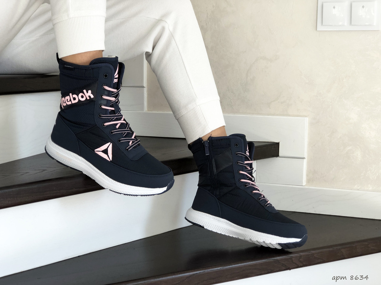 Женские зимние сапоги на меху в стиле Reebok, кожа термоплащевка, тёмнo-cиние 37 (23,7 см), размеры:36,37,38
Женские зимние сапоги на меху в стиле Reebok, кожа термоплащевка, тёмнo-cиние 37 (23,7 см), размеры:36,37,38