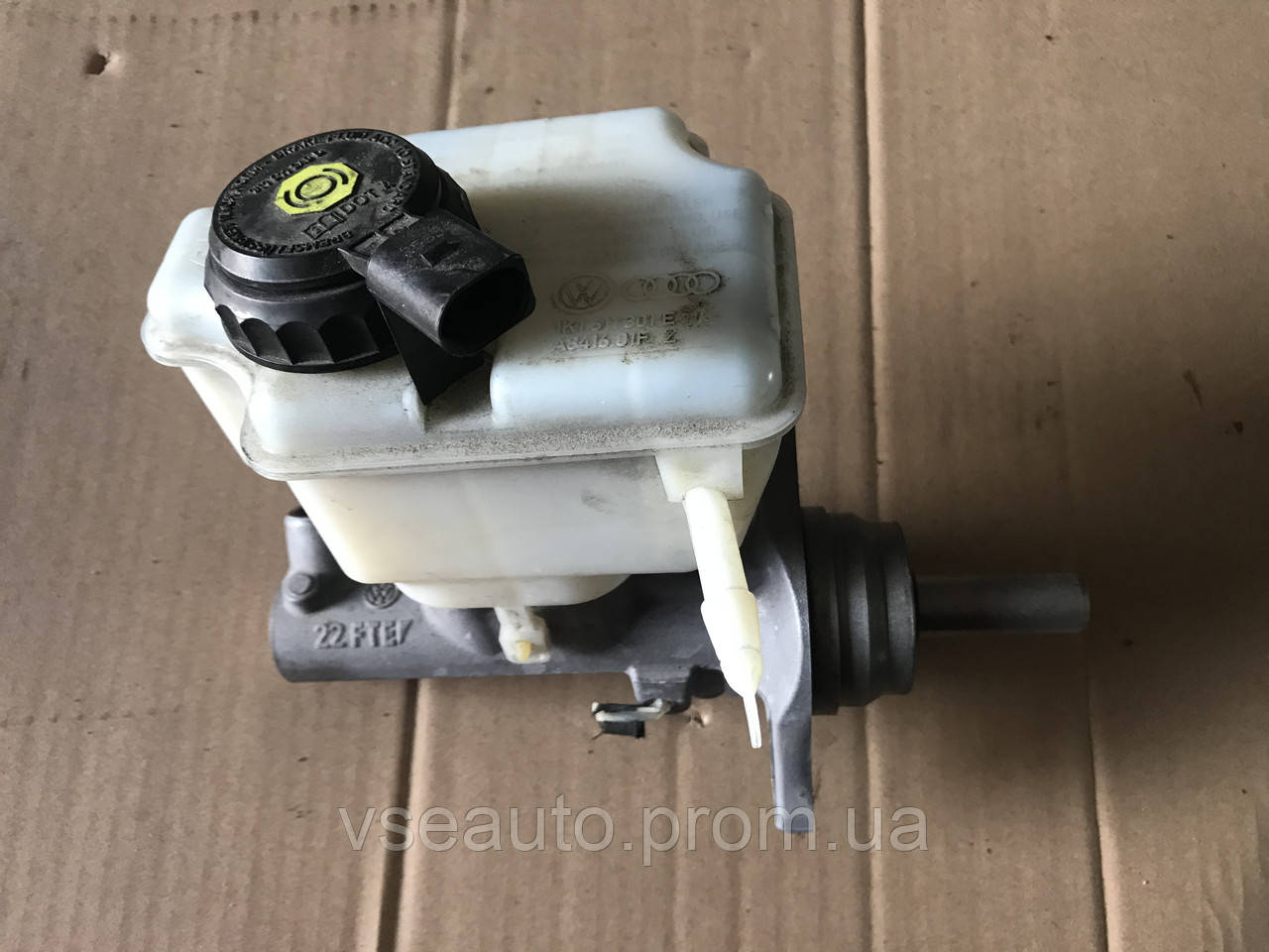 1k1611301e Главный тормозной цилиндр с бачком Volkswagen Jetta 6 Джетта 6 1.4TSI USA (Америка)
1k1611301e Главный тормозной цилиндр с бачком Volkswagen Jetta 6 Джетта 6 1.4TSI USA (Америка)