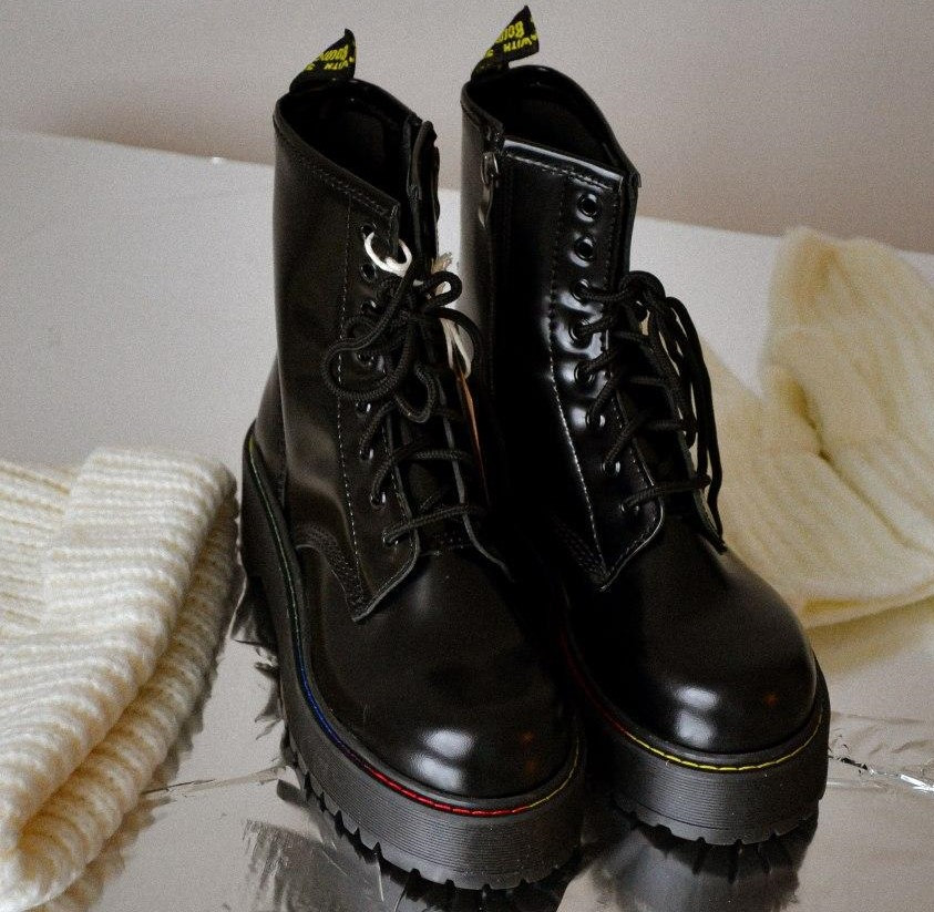 Dr. Martens Jadon Total Black Platform | берцы/ботинки женские; на платформе; черные; с замком; на молнии 38eu - 25.0cm, Черный
Dr. Martens Jadon Total Black Platform | берцы/ботинки женские; на платформе; черные; с замком; на молнии 38eu - 25.0cm, Черный