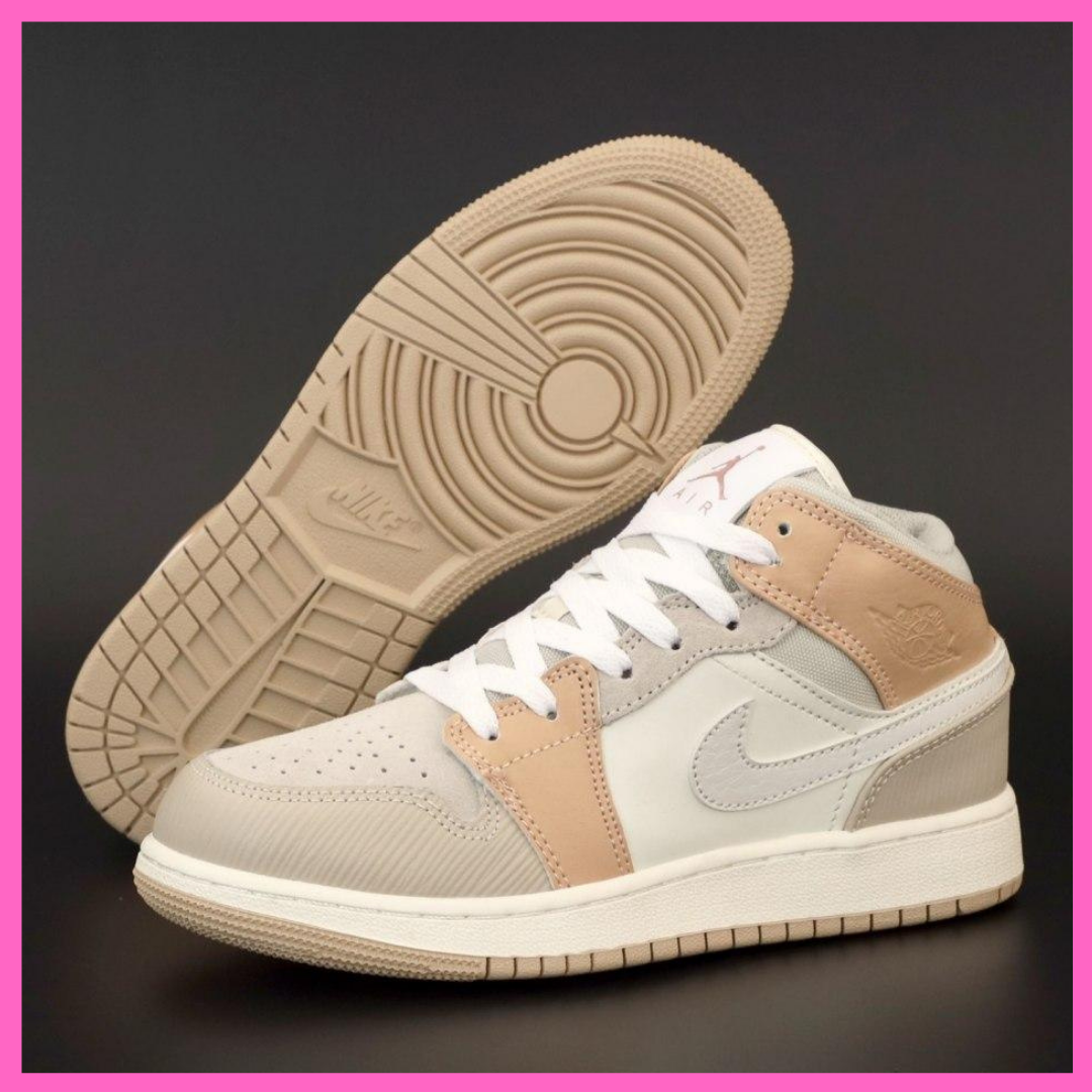 Женские кроссовки в стиле Nike Air Jordan 1 Retro Mid Gray Beige White Серый Бежевый Белый
Женские кроссовки в стиле Nike Air Jordan 1 Retro Mid Gray Beige White Серый Бежевый Белый