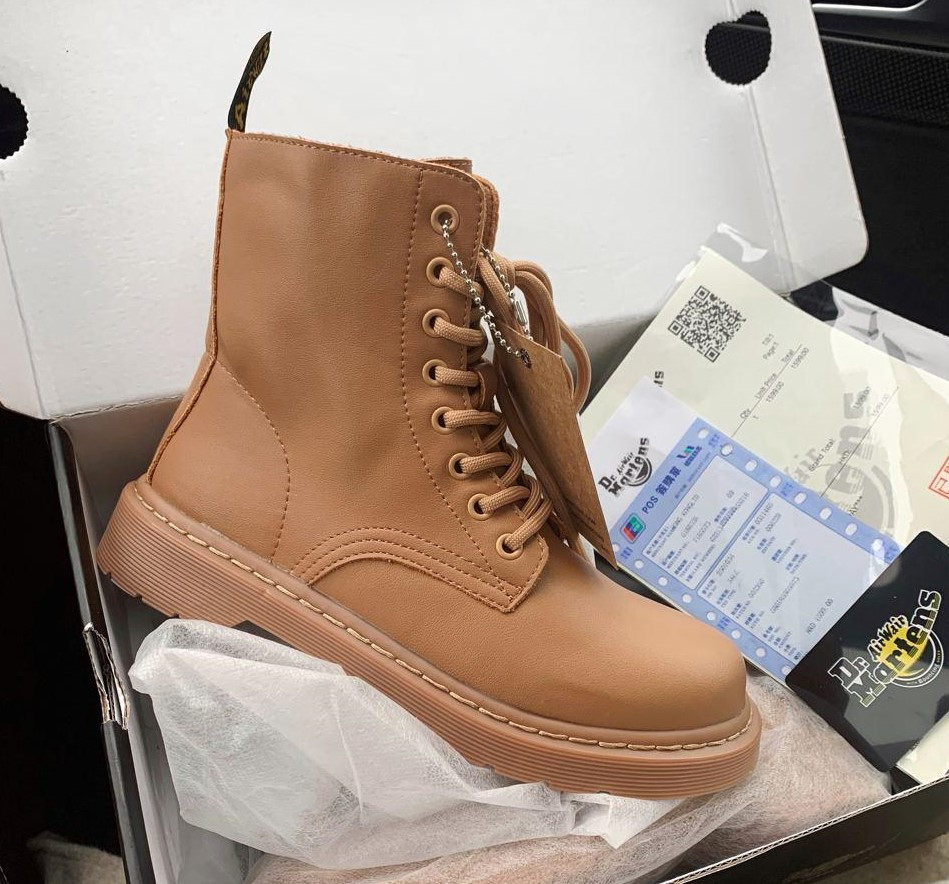 Dr. Martens 1460 White Logo | берцы женские; доктор мартенс; белые; осенние/весенние; демисезон, Бежевый
Dr. Martens 1460 White Logo | берцы женские; доктор мартенс; белые; осенние/весенние; демисезон, Бежевый