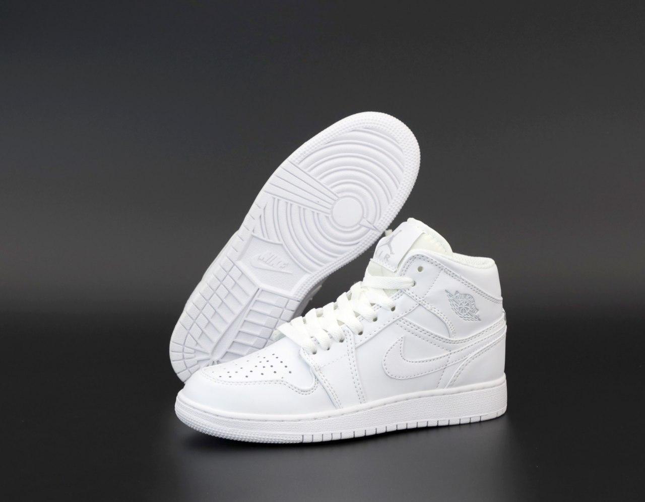 Баскетбольные женские кожаные белые кроссовки Nike Air Jordan 1 Retro, Розовый+черный
Баскетбольные женские кожаные белые кроссовки Nike Air Jordan 1 Retro, Розовый+черный