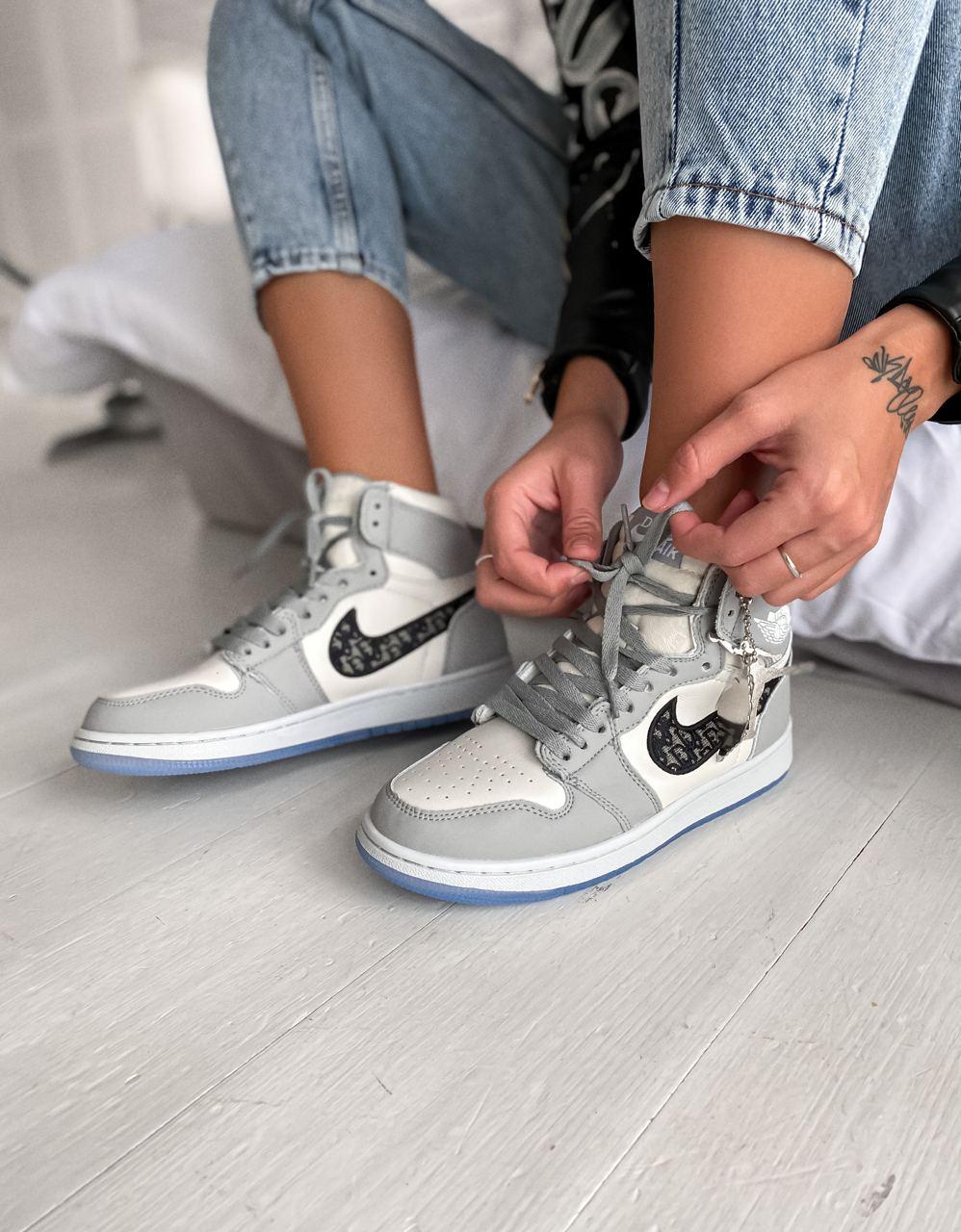Женские кроссовки Nike Air Jordan x Dior 1 RETRO High Grey / Найк Аир Джордан Диор 1 Ретро Серые 37, Серый
Женские кроссовки Nike Air Jordan x Dior 1 RETRO High Grey / Найк Аир Джордан Диор 1 Ретро Серые 37, Серый
