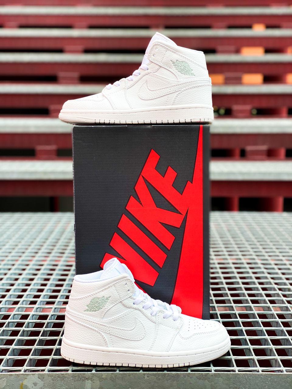 Женские кроссовки Nike Air Jordan 1 Retro White / Найк Аир Джордан 1 Ретро Белые 38, Белый
Женские кроссовки Nike Air Jordan 1 Retro White / Найк Аир Джордан 1 Ретро Белые 38, Белый