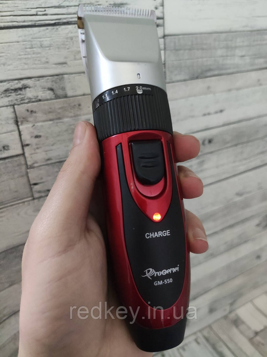 Машинка для стрижки волос Gemei GM550 | триммер на аккумуляторе с керамическими ножами 5 Вт
Машинка для стрижки волос Gemei GM550 | триммер на аккумуляторе с керамическими ножами 5 Вт