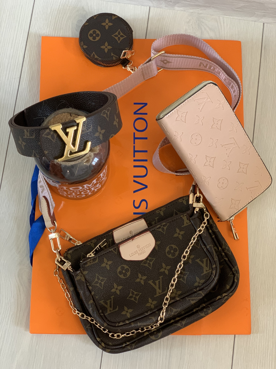Женская Сумка + ремень+кошелек в стиле Louis Vuitton Multi Pochette Луи Виттон зеркало, pink, Коричневый
Женская Сумка + ремень+кошелек в стиле Louis Vuitton Multi Pochette Луи Виттон зеркало, pink, Коричневый