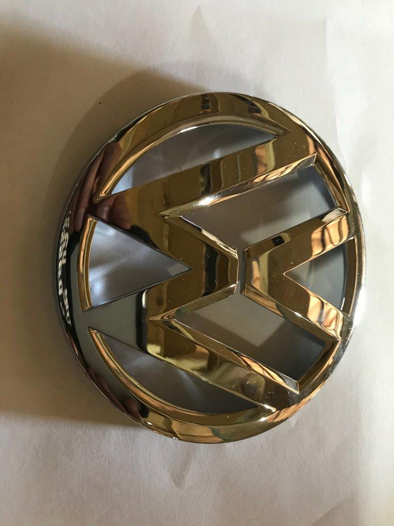 Задняя эмблема (верхняя часть, Оригинал) Volkswagen Tiguan 2007-2016 гг. / Значки Фольксваген Тигуан
Задняя эмблема (верхняя часть, Оригинал) Volkswagen Tiguan 2007-2016 гг. / Значки Фольксваген Тигуан