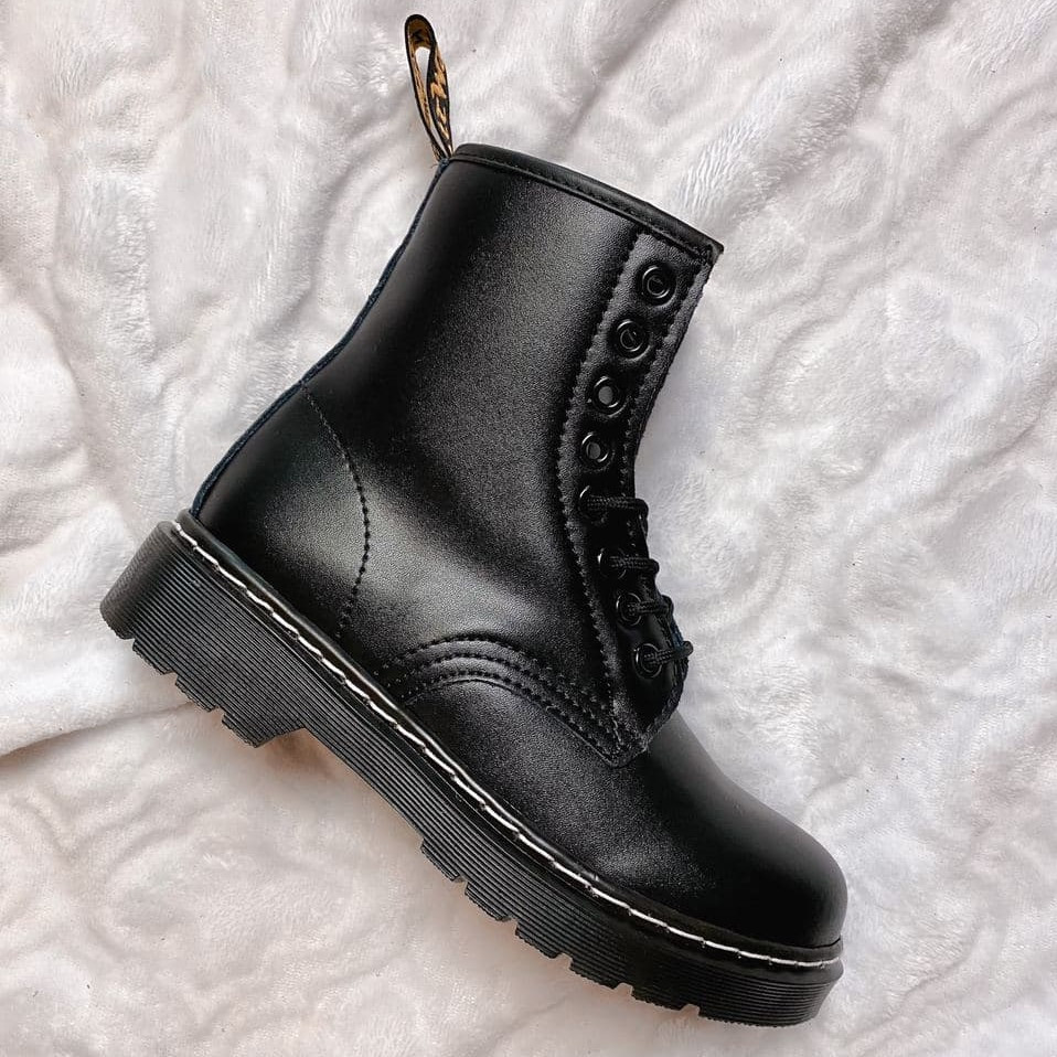 Dr. Martens 1460 Fur Winter Black (мех) | ботинки / берцы женские; черные; зимние; с мехом 37, Черный
Dr. Martens 1460 Fur Winter Black (мех) | ботинки / берцы женские; черные; зимние; с мехом 37, Черный