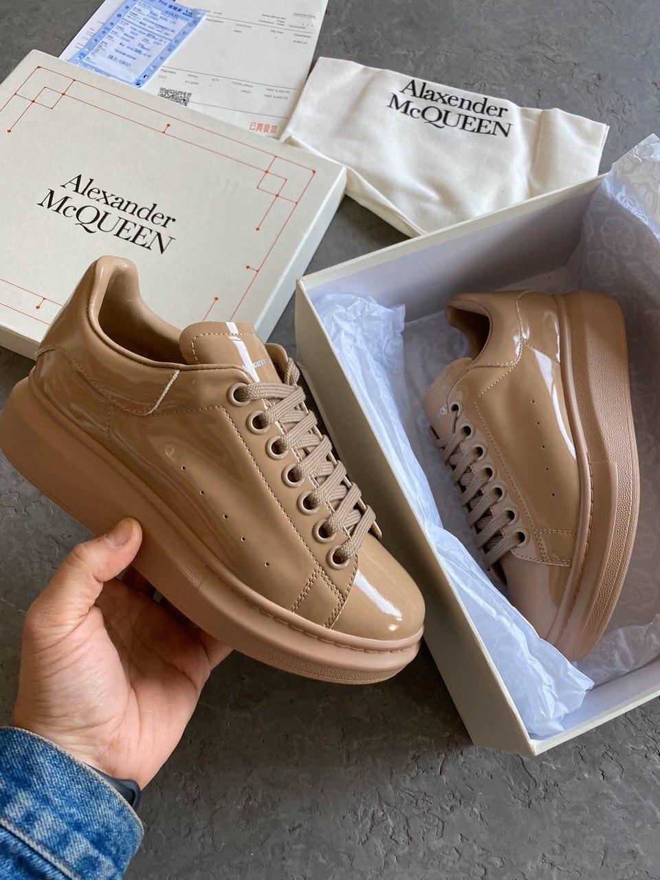 Кроссовки кеды женские Alexander McQueen Patent Beige (александер макквин), Бежевый
Кроссовки кеды женские Alexander McQueen Patent Beige (александер макквин), Бежевый