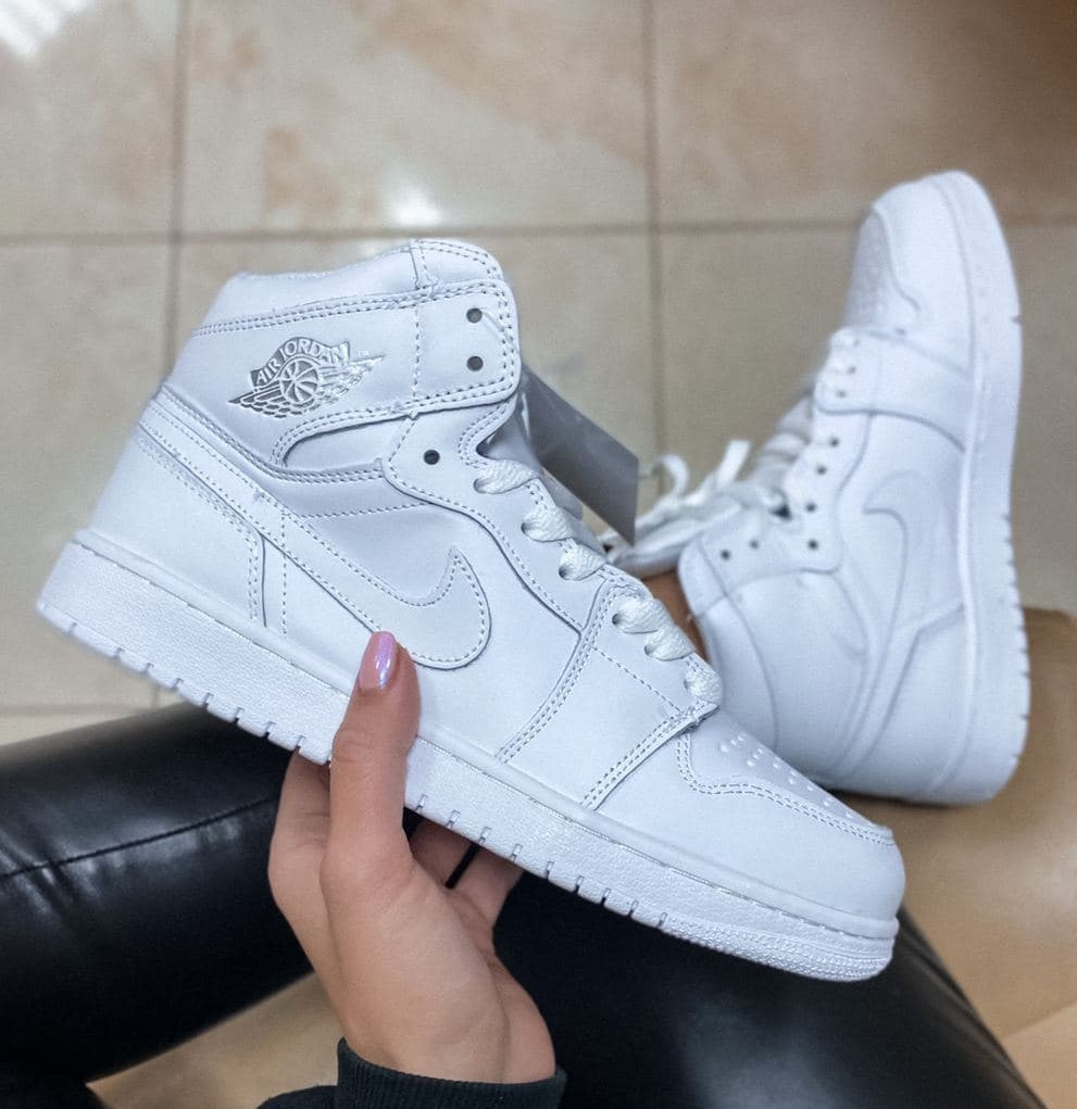 Air Jordan 1 Retro High White Fur (МЕХ) | кроссовки женские; белые; зимние; джордан, Белый
Air Jordan 1 Retro High White Fur (МЕХ) | кроссовки женские; белые; зимние; джордан, Белый