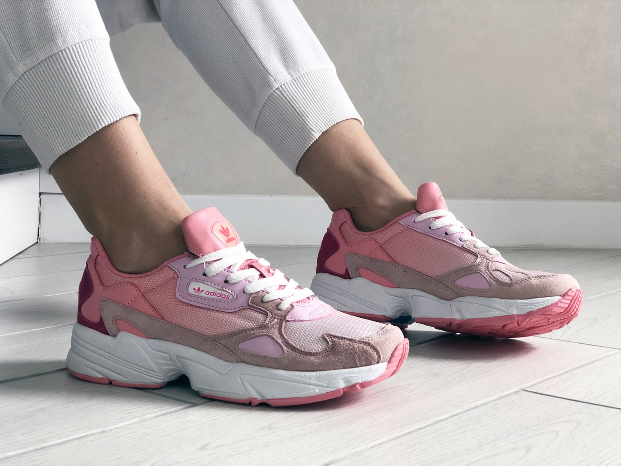 Женские кроссовки в стиле Adidas Адидас Falcon, кожа, розовые с белым, 40 (26 см), Розовый
Женские кроссовки в стиле Adidas Адидас Falcon, кожа, розовые с белым, 40 (26 см), Розовый