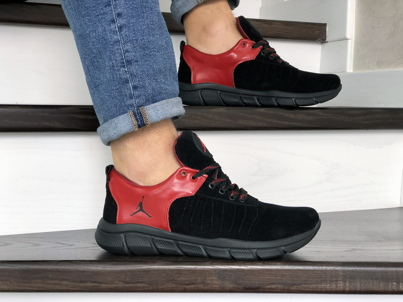 Мужские кроссовки в стиле Nike Найк Air Jordan, натуральная кожа, черные с красным 40 (26 см), Черный
Мужские кроссовки в стиле Nike Найк Air Jordan, натуральная кожа, черные с красным 40 (26 см), Черный