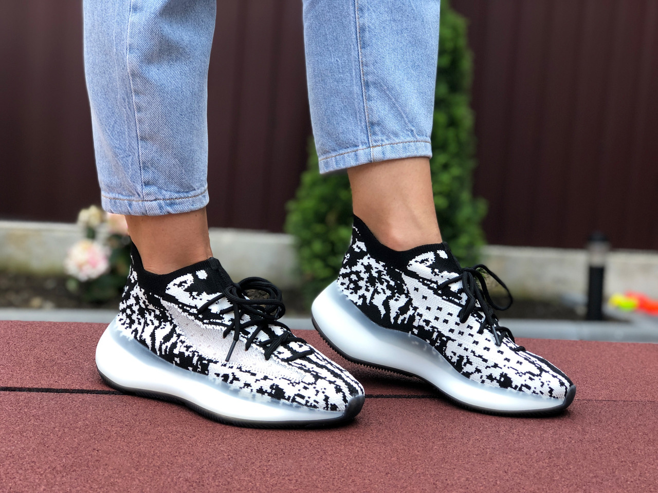 Женские кроссовки в стиле Adidas Адидас Yeezy Boost 380, черные с белым, 36 (22,7 см), Черный
Женские кроссовки в стиле Adidas Адидас Yeezy Boost 380, черные с белым, 36 (22,7 см), Черный