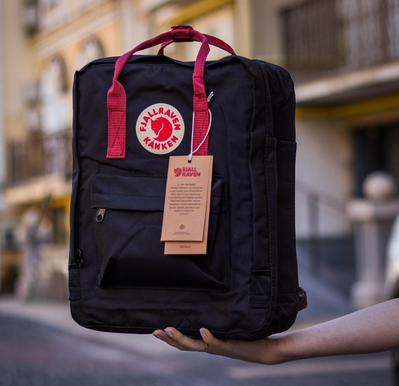 Рюкзак Fjallraven Kanken Classic (Фьялравен Канкен Класик) Black-Ox Red / Черный (Красные ручки)
Рюкзак Fjallraven Kanken Classic (Фьялравен Канкен Класик) Black-Ox Red / Черный (Красные ручки)