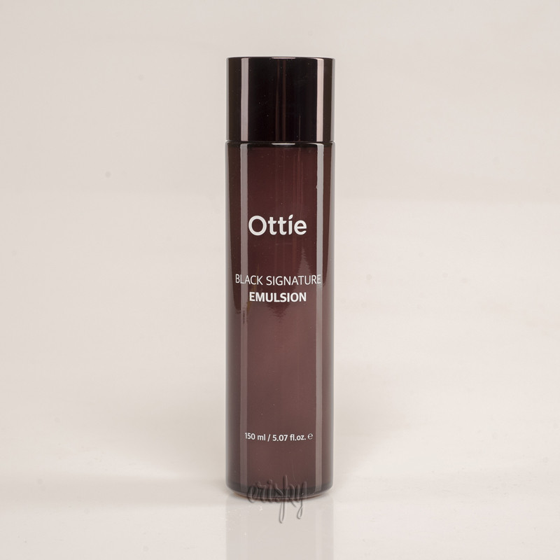 Эмульсия для лица с муцином улитки омолаживающая Ottie Black Signature Emulsion - 150 мл
Эмульсия для лица с муцином улитки омолаживающая Ottie Black Signature Emulsion - 150 мл