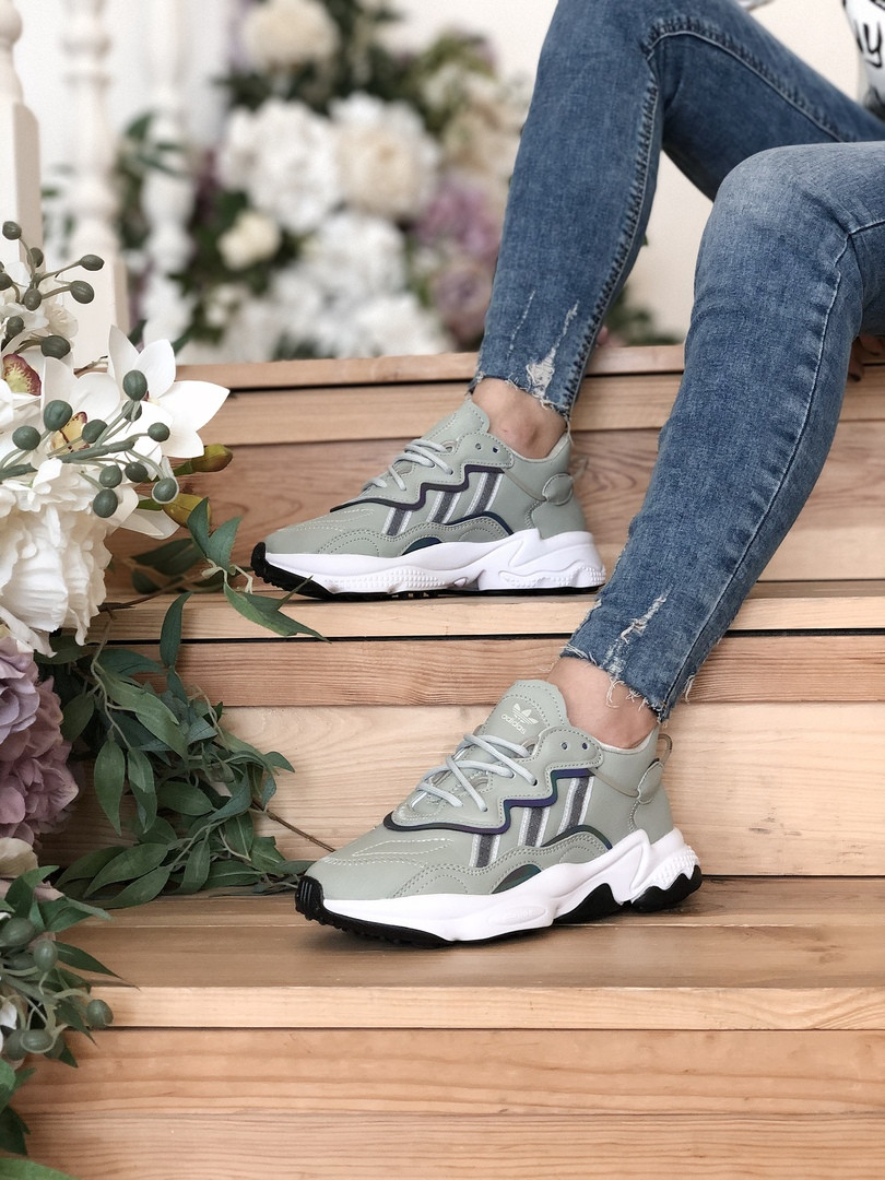Kроссовки женские Adidas Ozweego серые, рефлектив, Адидас Озвиго, натуральная кожа, код Z-3132 39, Серый
Kроссовки женские Adidas Ozweego серые, рефлектив, Адидас Озвиго, натуральная кожа, код Z-3132 39, Серый