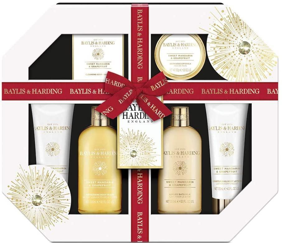 Подарочный набор косметики для ванной Baylis & Harding Sweet Mandarin & Grapefruit Ultimate Bathing Giftset
Подарочный набор косметики для ванной Baylis & Harding Sweet Mandarin & Grapefruit Ultimate Bathing Giftset
