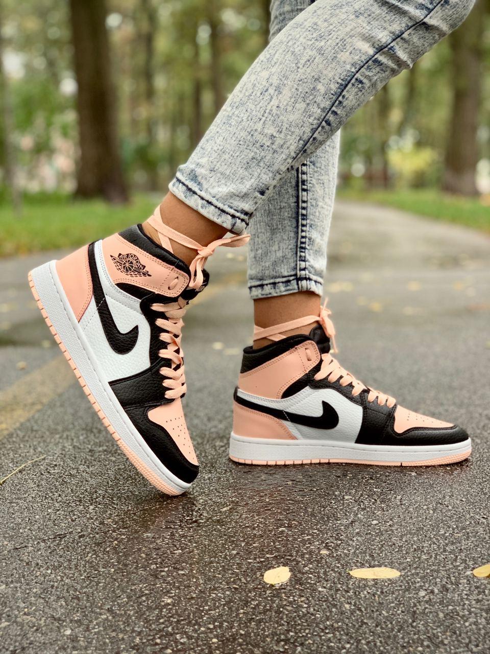 Женские кроссовки Nike Air Jordan 1 RETRO High OG GS Crimson Tint Black Pink / Найк Аир Джордан 1 Ретро, Розовый
Женские кроссовки Nike Air Jordan 1 RETRO High OG GS Crimson Tint Black Pink / Найк Аир Джордан 1 Ретро, Розовый