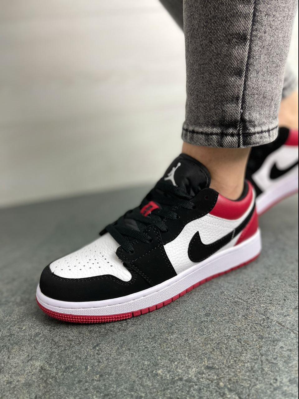 Кроссовки женские Nike Air Jordan черный с красным, Найк Джордан. Натуральная кожа, прошиты. Код KRS-В1103 40, Красный
Кроссовки женские Nike Air Jordan черный с красным, Найк Джордан. Натуральная кожа, прошиты. Код KRS-В1103 40, Красный