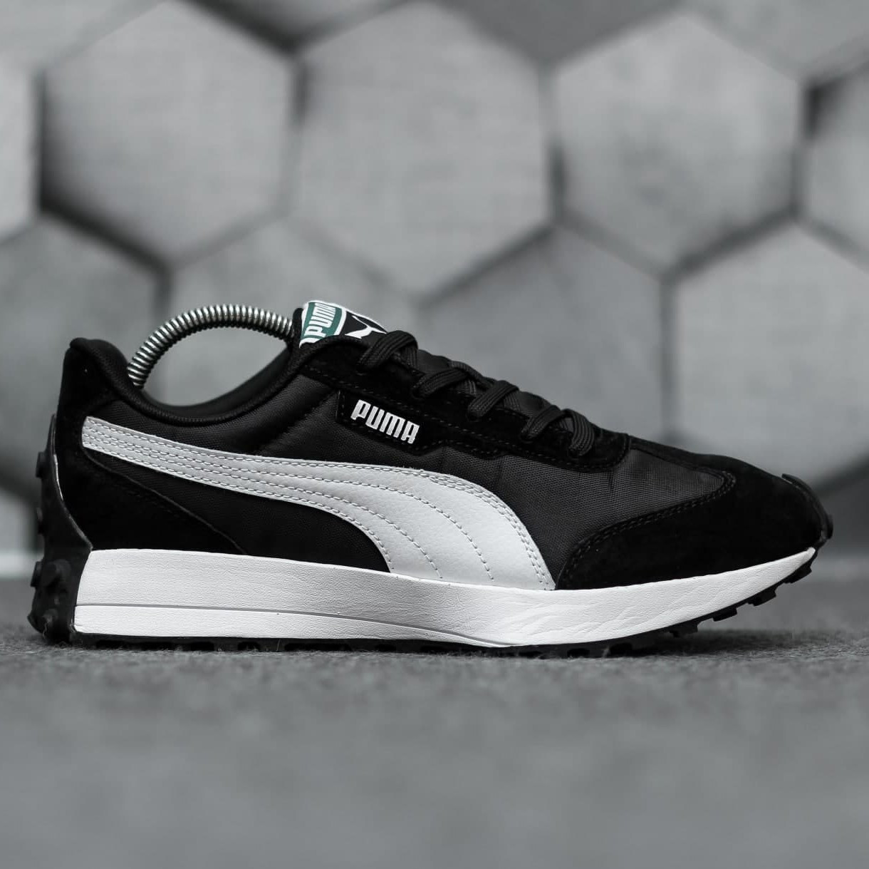 Puma White Black | мужские кроссовки; белые/черные; осенние/весенние/летние; классические 42, Черно-белый
Puma White Black | мужские кроссовки; белые/черные; осенние/весенние/летние; классические 42, Черно-белый