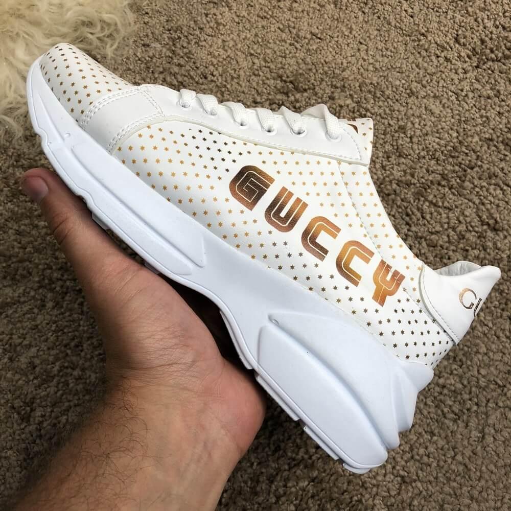 Женские кроссовки Gucci Rhyto белые, экокожа, текстиль шнуровка, весна/лето/осень, повседневные, демисезонные, All white
Женские кроссовки Gucci Rhyto белые, экокожа, текстиль шнуровка, весна/лето/осень, повседневные, демисезонные, All white