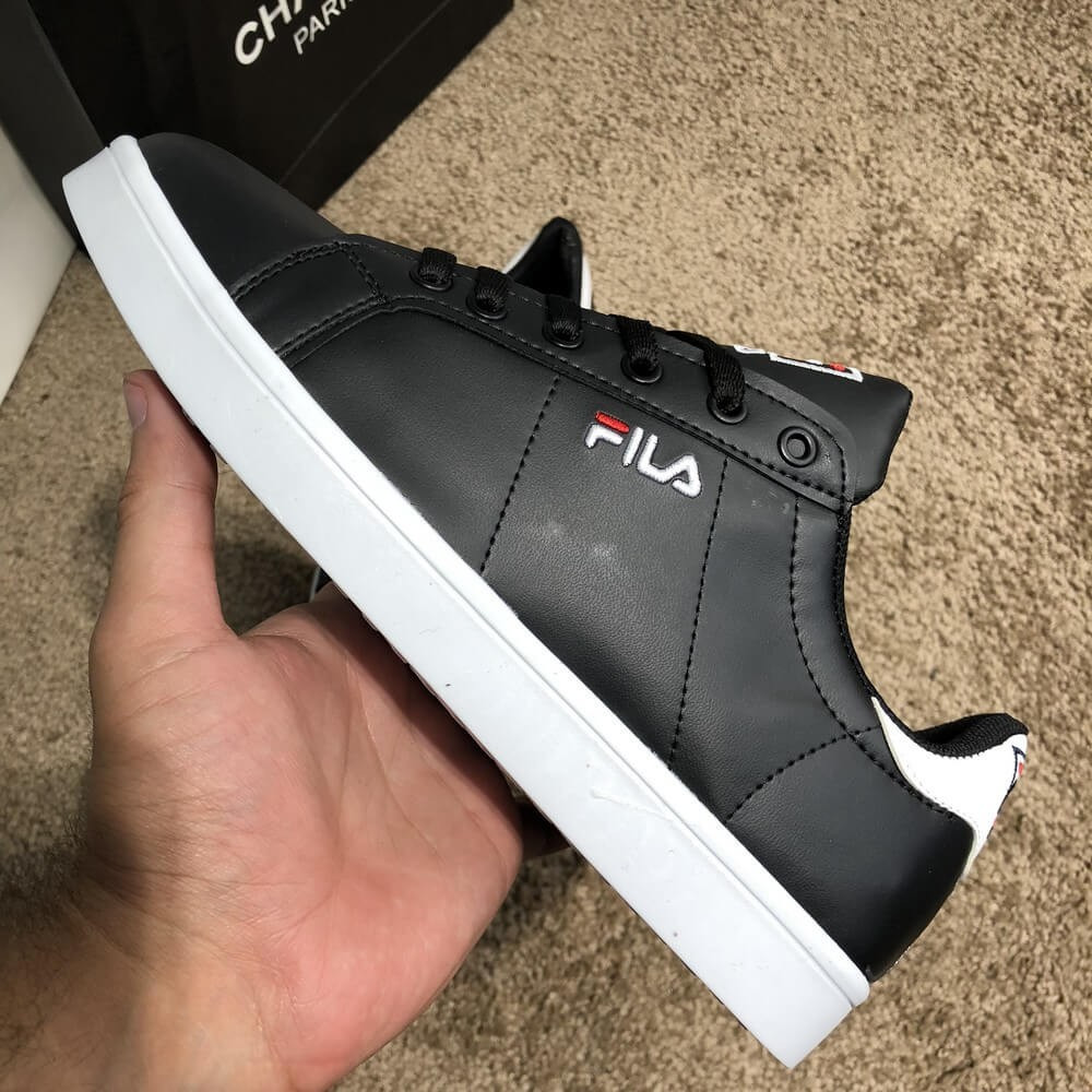 Кроссовки мужские Fila Court Delux Black/White черные, эко-кожа, Весна/Осень, повседневные, спортивные 41
Кроссовки мужские Fila Court Delux Black/White черные, эко-кожа, Весна/Осень, повседневные, спортивные 41