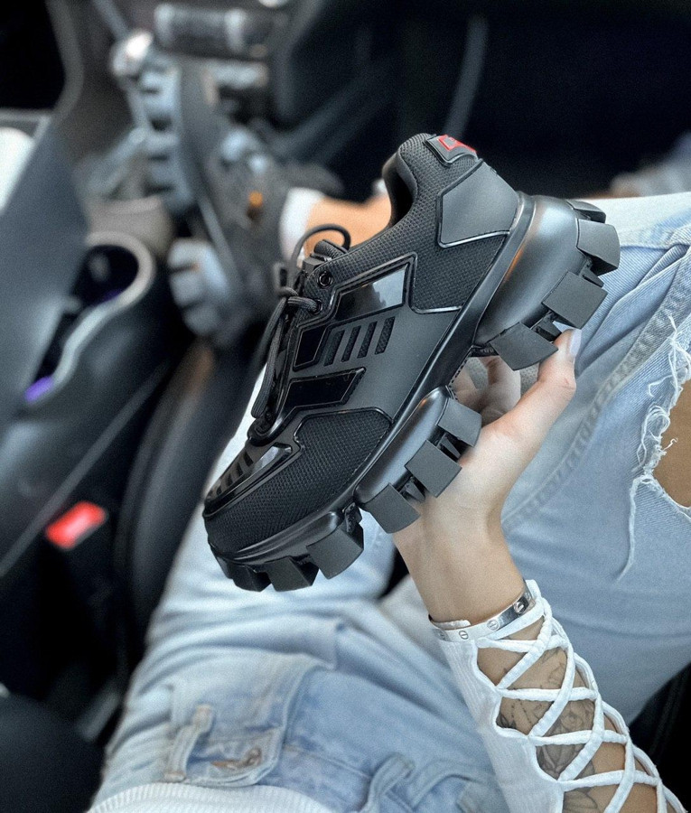 Женские кроссовки Prada Cloubust Thunder Black / на платформе / молодежные / черные
Женские кроссовки Prada Cloubust Thunder Black / на платформе / молодежные / черные