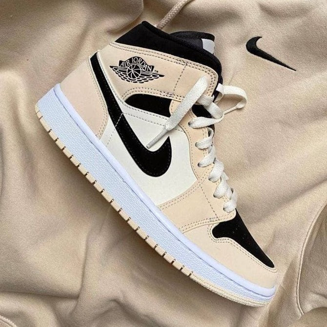 Air JORDAN 1 Mid Beige Black | кроссовки женские; бежевые/черные; осенние/весенние 37, Бежевый
Air JORDAN 1 Mid Beige Black | кроссовки женские; бежевые/черные; осенние/весенние 37, Бежевый