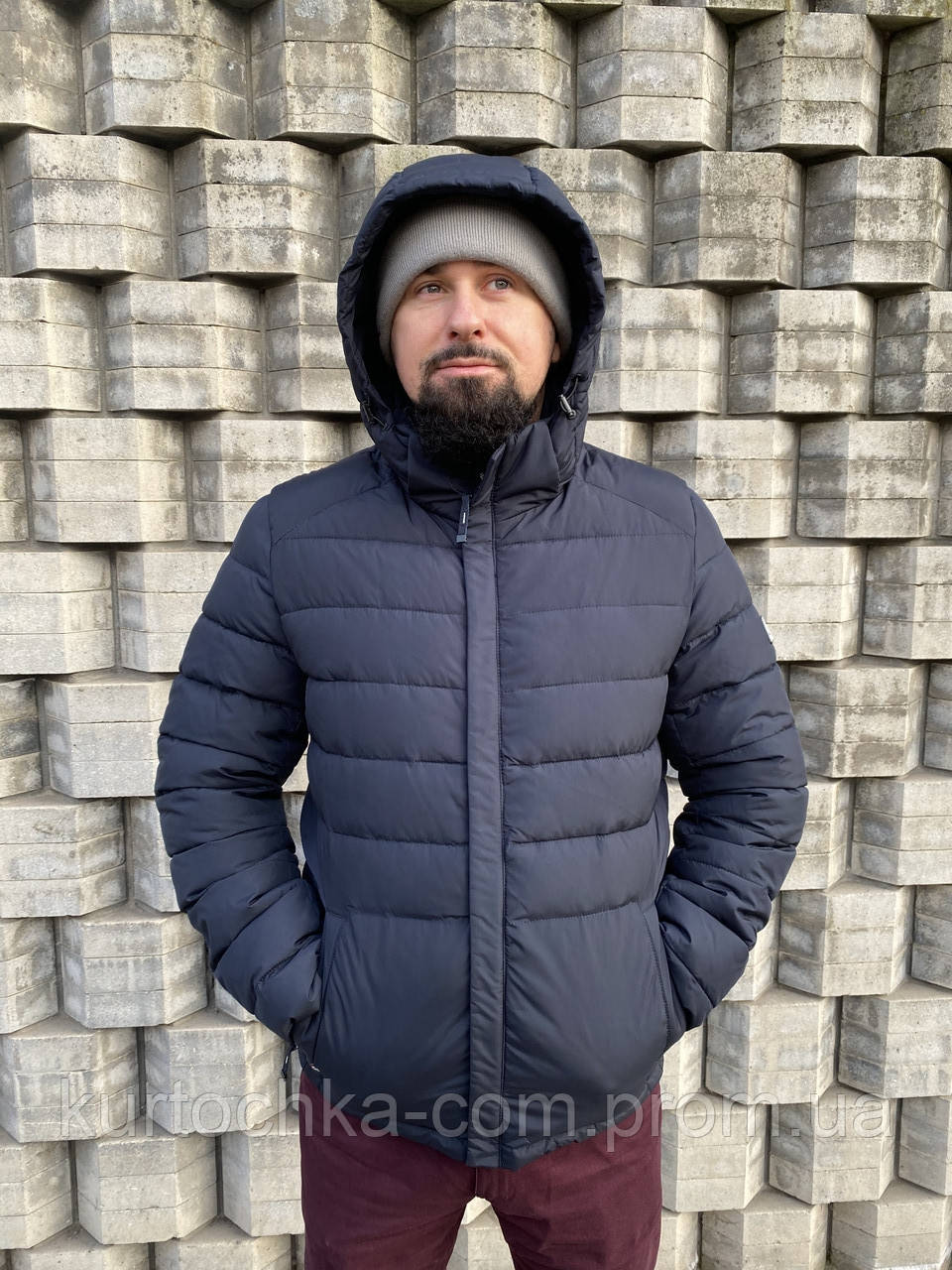 Пуховик бомбер куртка зимняя Мужская короткая спортивная классика молодежная синяя с капюшоном стеганная
Пуховик бомбер куртка зимняя Мужская короткая спортивная классика молодежная синяя с капюшоном стеганная