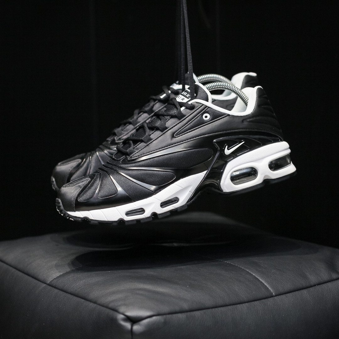 Кроссовки мужские Nike Air Max TN черные, Найк Аир Макс ТН, кожа, прорезиненный текстиль, код DK-1383 43, Черный
Кроссовки мужские Nike Air Max TN черные, Найк Аир Макс ТН, кожа, прорезиненный текстиль, код DK-1383 43, Черный