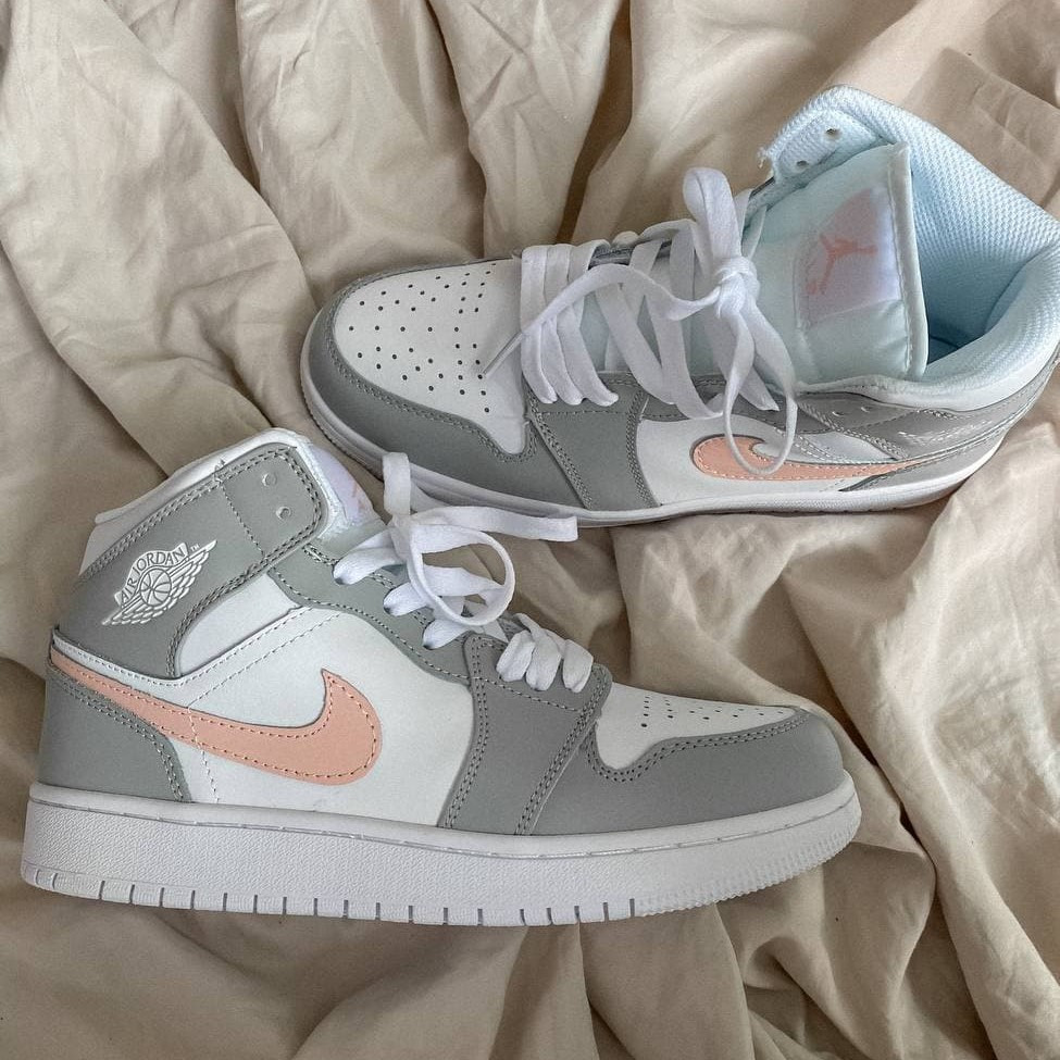 Женские кроссовки Nike Air Jordan 1 Retro Custom Light 1в1 как Оригинал! ТОП (ААА+) 38
Женские кроссовки Nike Air Jordan 1 Retro Custom Light 1в1 как Оригинал! ТОП (ААА+) 38