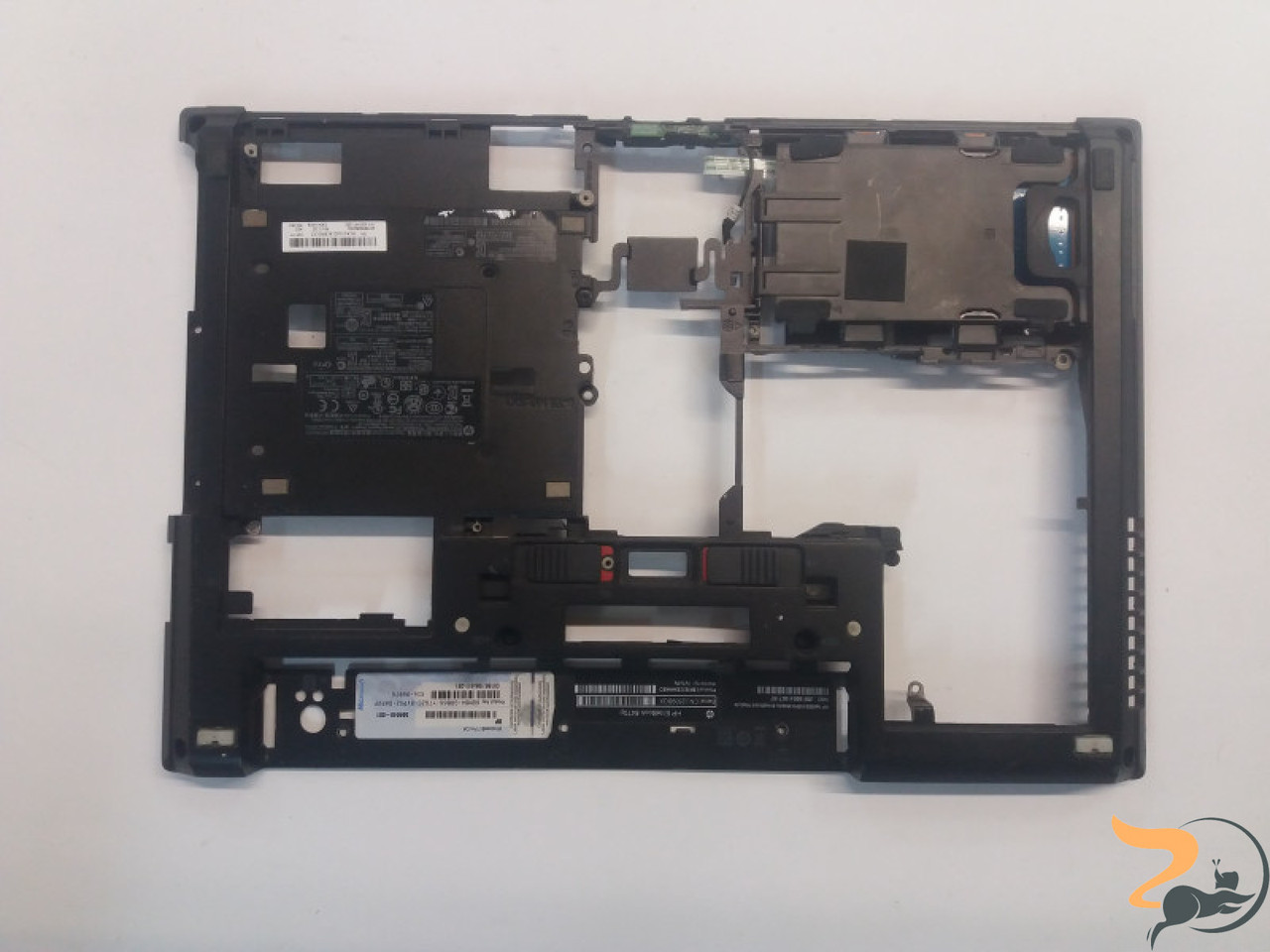 Нижня частина корпуса для ноутбука HP Elitebook 8460p, 14.0", 6070B0606501, Б/В. Всі кріплення цілі.В правому
Нижня частина корпуса для ноутбука HP Elitebook 8460p, 14.0", 6070B0606501, Б/В. Всі кріплення цілі.В правому