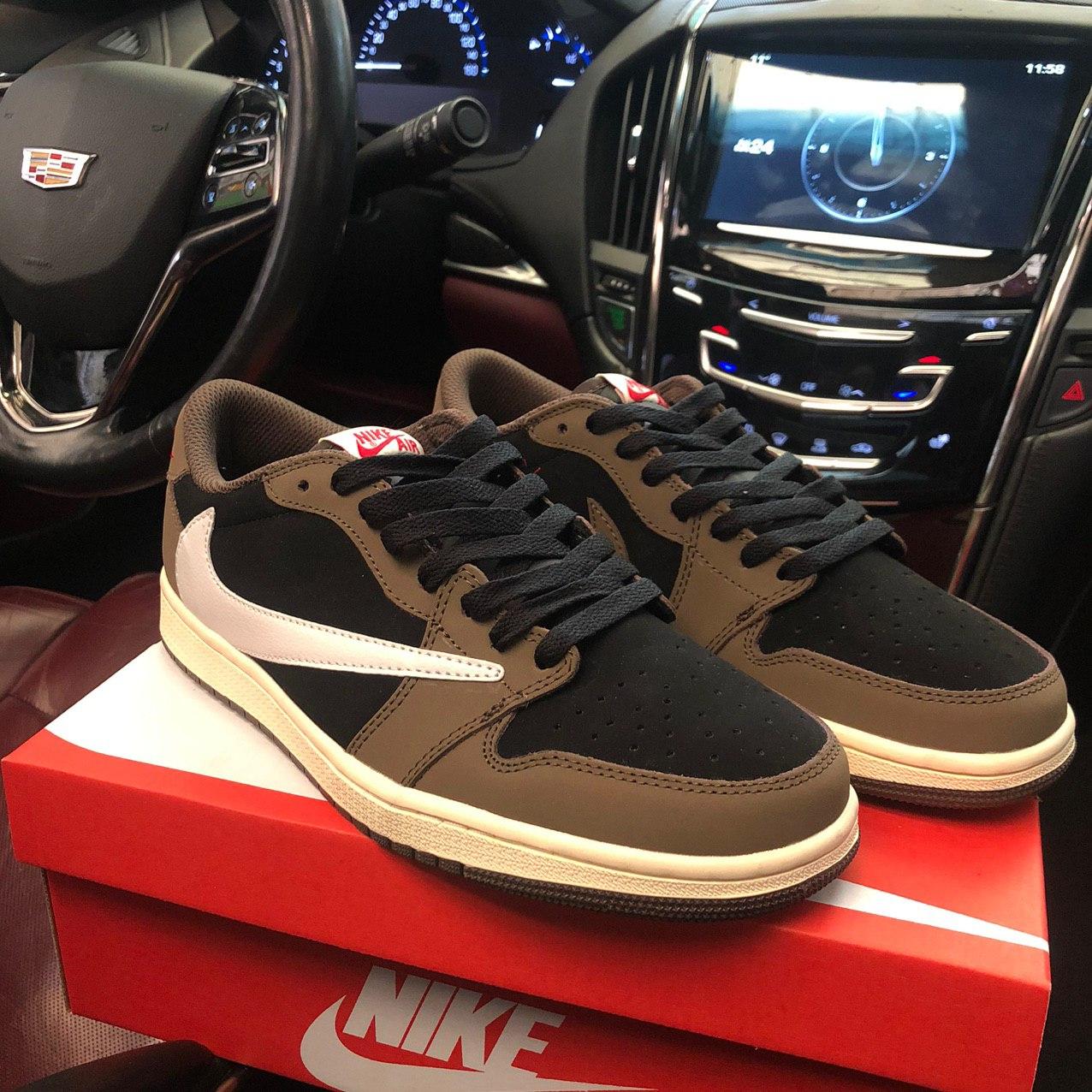 Кроссы для мужчин Nike Air Jordan 1 Retro x Travis Scott Кроссовки мужские коричневые Найк Аир Джордан 1 Ретро, Коричневый
Кроссы для мужчин Nike Air Jordan 1 Retro x Travis Scott Кроссовки мужские коричневые Найк Аир Джордан 1 Ретро, Коричневый