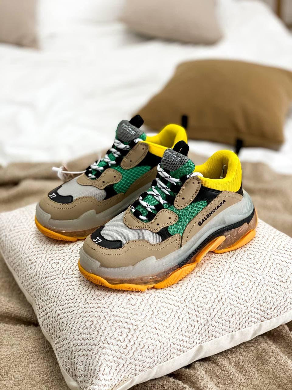 Кроссовки женские Balenciaga Triple S цветные. Кроссы для девушек Баленсиага Трипл С., Разные цвета
Кроссовки женские Balenciaga Triple S цветные. Кроссы для девушек Баленсиага Трипл С., Разные цвета