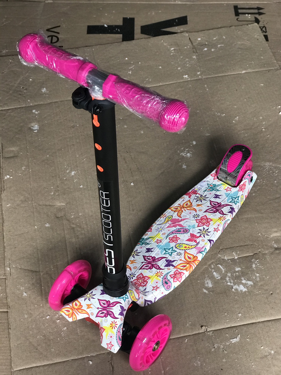 Самокат А 25593 /779-1336 MAXI Best Scooter пластмасовий, 4 колеса PU, СВІТЛО, рожевий
Самокат А 25593 /779-1336 MAXI Best Scooter пластмасовий, 4 колеса PU, СВІТЛО, рожевий