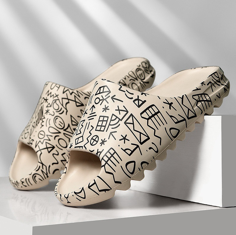 Резиновые тапки YEEZY SLIDE RESIN by KANYE WEST шлёпки на массивной подошве с тату стикерами 44-45, Разные цвета
Резиновые тапки YEEZY SLIDE RESIN by KANYE WEST шлёпки на массивной подошве с тату стикерами 44-45, Разные цвета