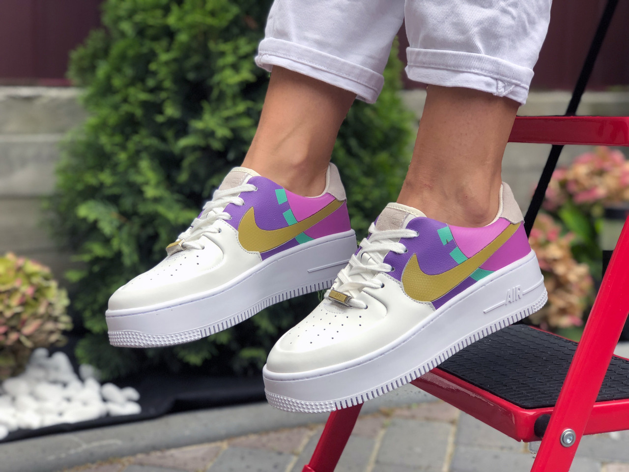 Кроссовки женские Nike Air Force 1 белые с фиолетовым, Найк Аир Форс, натуральная кожа, прошиты. Код SD-9681, Белый
Кроссовки женские Nike Air Force 1 белые с фиолетовым, Найк Аир Форс, натуральная кожа, прошиты. Код SD-9681, Белый