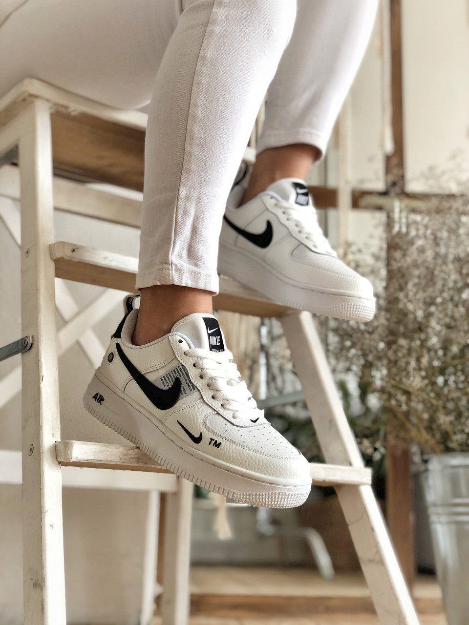 Кроссовки женские Nike Air Force 1 белые с черным, Найк Аир Форс, натуральная кожа, прошиты. Код Z-3074, Белый
Кроссовки женские Nike Air Force 1 белые с черным, Найк Аир Форс, натуральная кожа, прошиты. Код Z-3074, Белый