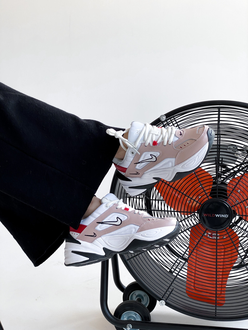 Кроссовки женские Nike M2K Tekno белые с розовым, Найк М2К Техно, натуральная кожа. Код PL-0568 38, Розовый
Кроссовки женские Nike M2K Tekno белые с розовым, Найк М2К Техно, натуральная кожа. Код PL-0568 38, Розовый