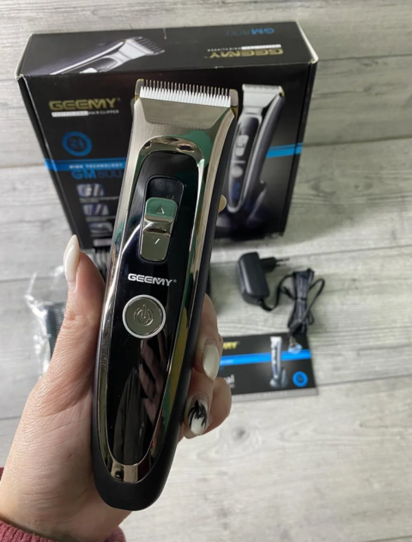 ОРИГИНАЛ! Качественная машинка для стрижки, триммер для бороды Gemei GM-800, 7 насадок из керамики и титана
ОРИГИНАЛ! Качественная машинка для стрижки, триммер для бороды Gemei GM-800, 7 насадок из керамики и титана