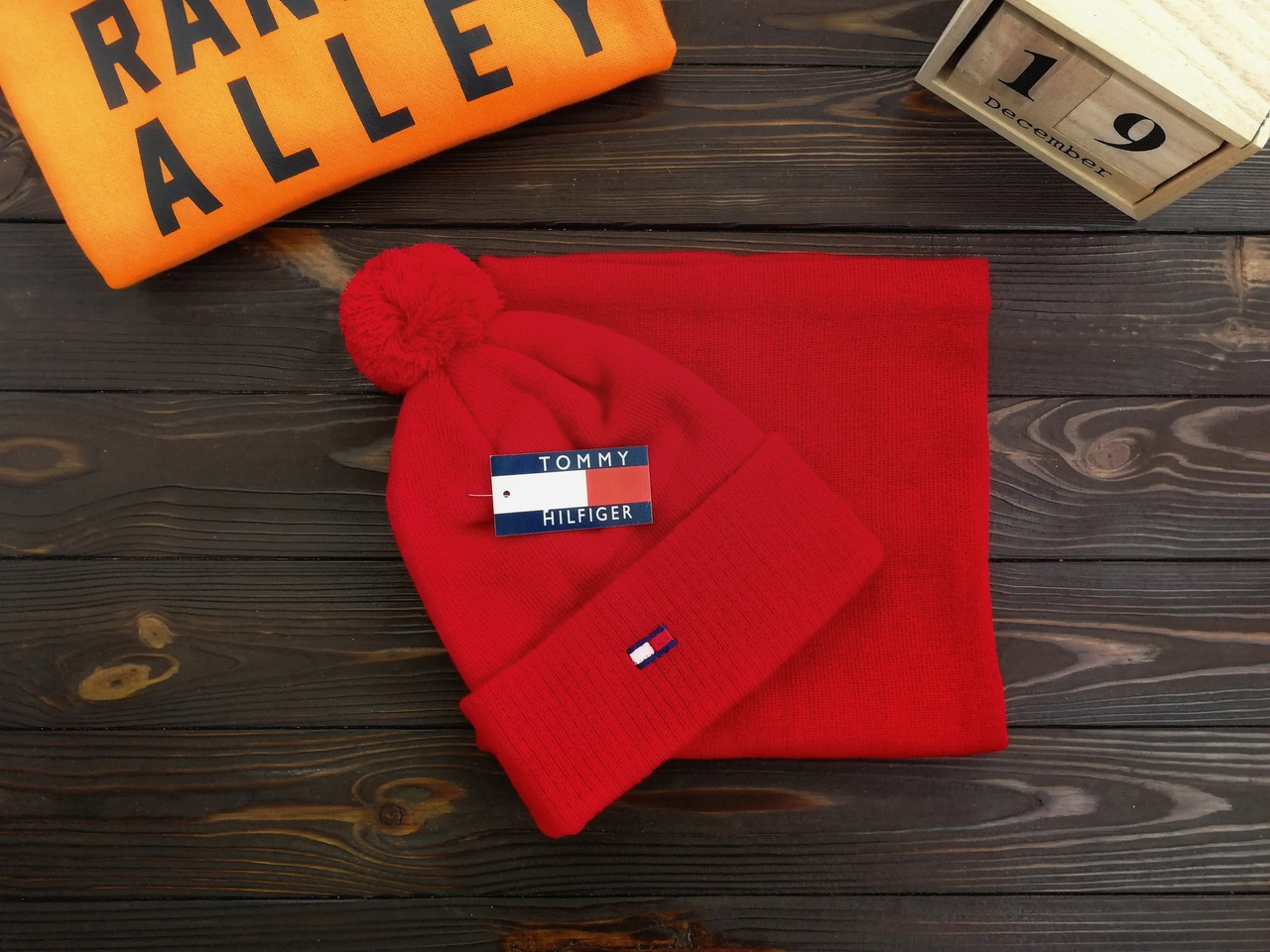 Мужской комплект Tommy Hilfiger красного цвета. Мужской комплект (шапка + бафф) Tommy Hilfiger., Красный
Мужской комплект Tommy Hilfiger красного цвета. Мужской комплект (шапка + бафф) Tommy Hilfiger., Красный