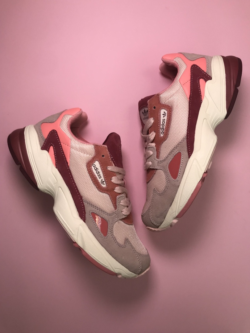Кроссовки женские Adidas Falcon Pink Burgundy (Розовый). Стильные женские кроссовкирозового цвета.
Кроссовки женские Adidas Falcon Pink Burgundy (Розовый). Стильные женские кроссовкирозового цвета.