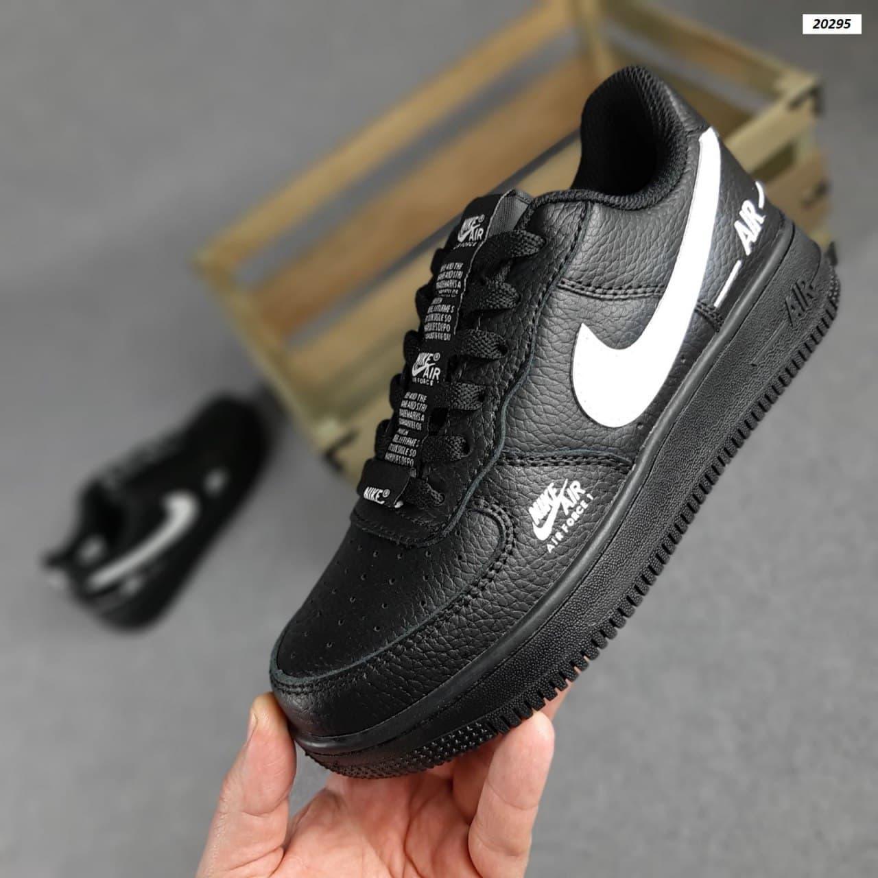 Кроссовки женские в стиле Nike Air Force 1 Double Air (черные с белым) 39, Черно-белый
Кроссовки женские в стиле Nike Air Force 1 Double Air (черные с белым) 39, Черно-белый