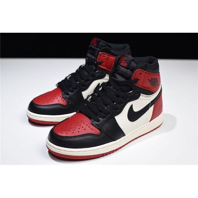 Мужские кроссовки Nike Air Jordan 1 Retro High Black White Red / Найк Аир Джордан 1 Ретро Черные Белые Красные 43, Красный
Мужские кроссовки Nike Air Jordan 1 Retro High Black White Red / Найк Аир Джордан 1 Ретро Черные Белые Красные 43, Красный