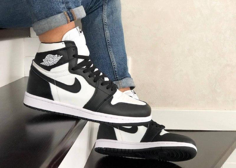 Кроссовки Nike Air Jordan 1 Retro черно/белые кожанные всесезонные найк лучшие для спорта, Черно-белый
Кроссовки Nike Air Jordan 1 Retro черно/белые кожанные всесезонные найк лучшие для спорта, Черно-белый