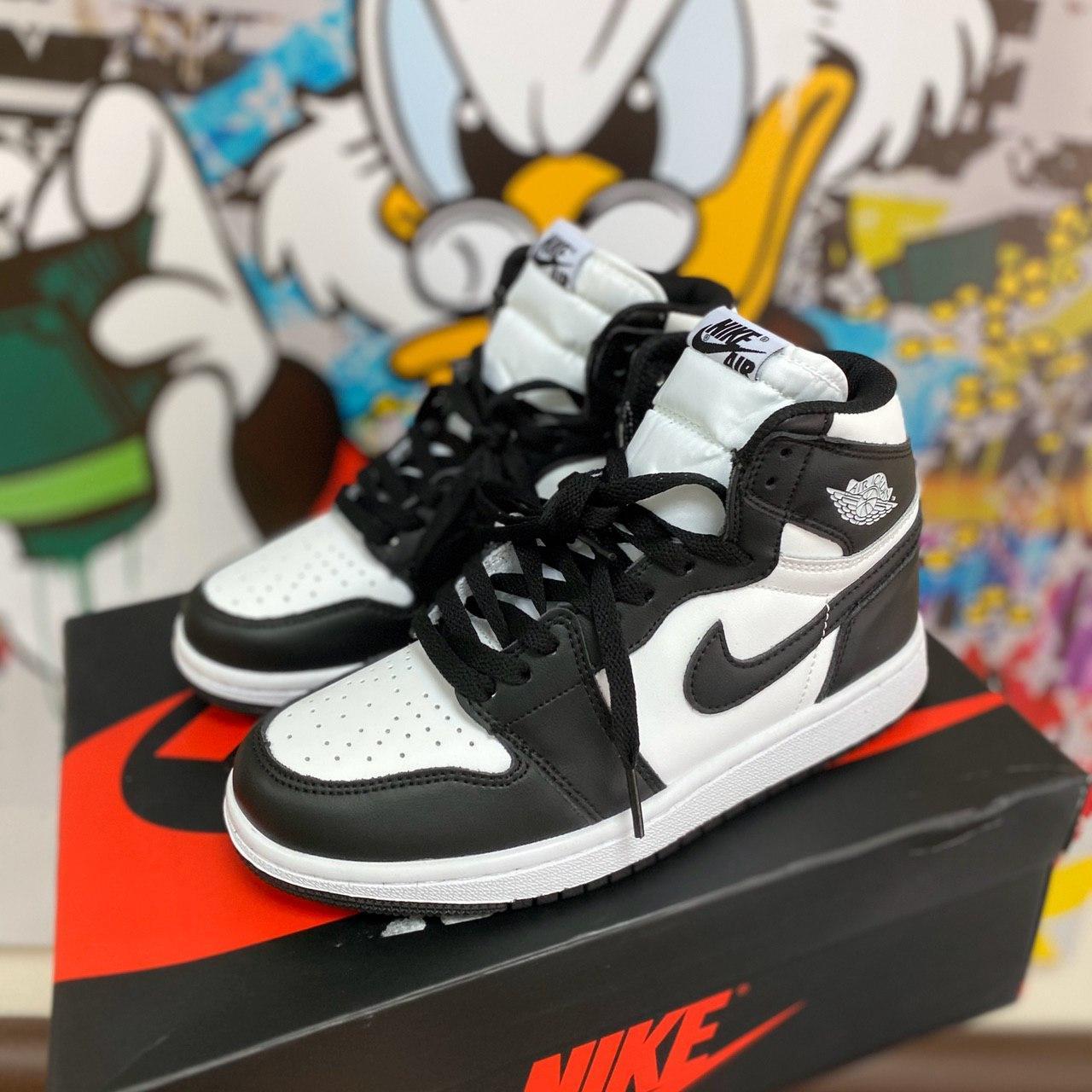 Мужские кроссовки Nike Air Jordan 1 Retro High Patent Black/White / Найк Аир Джордан 1 Ретро Черно-Белый
Мужские кроссовки Nike Air Jordan 1 Retro High Patent Black/White / Найк Аир Джордан 1 Ретро Черно-Белый