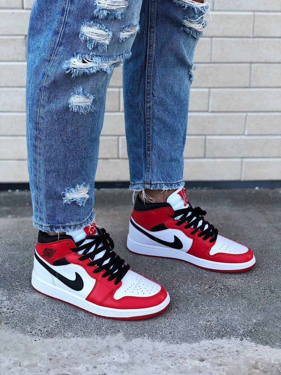 Мужские кроссовки Nike Air Jordan 1 Retro Mid Chicago Red / Найк Аир Джордан 1 Ретро Мид Чикаго Красные 42, Красный
Мужские кроссовки Nike Air Jordan 1 Retro Mid Chicago Red / Найк Аир Джордан 1 Ретро Мид Чикаго Красные 42, Красный