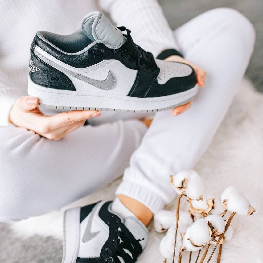 Женские кроссовки Nike Air Jordan 1 Low Black Grey White / Найк Аир Джордан 1 Лоу Черные Серые Белые
Женские кроссовки Nike Air Jordan 1 Low Black Grey White / Найк Аир Джордан 1 Лоу Черные Серые Белые
