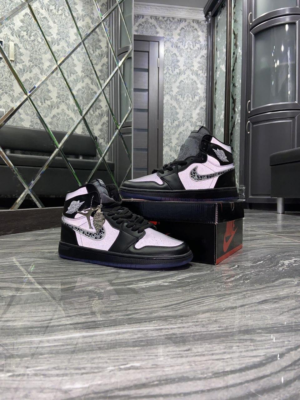 Мужские кроссовки Nike Air Jordan 1 Retro High Dior Reflective Black / Найк Аир Джордан 1 Ретро Диор Рефлектив, Черный
Мужские кроссовки Nike Air Jordan 1 Retro High Dior Reflective Black / Найк Аир Джордан 1 Ретро Диор Рефлектив, Черный