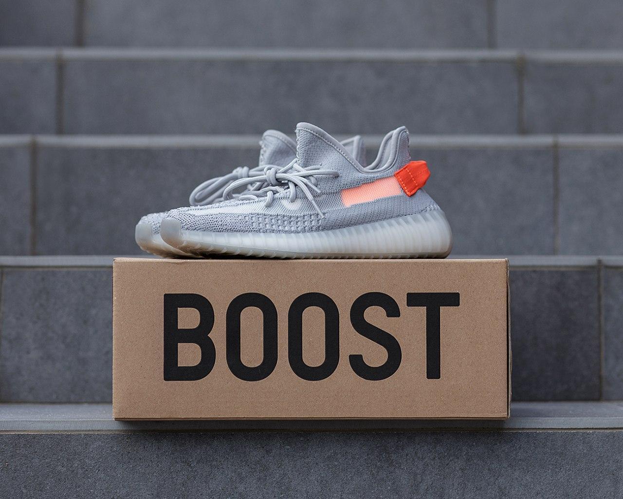 Женские кроссовки AdidasYeezy Boost 350V2 Tail Light / Адидас Изи Буст 350 Серые 39, Серый
Женские кроссовки AdidasYeezy Boost 350V2 Tail Light / Адидас Изи Буст 350 Серые 39, Серый